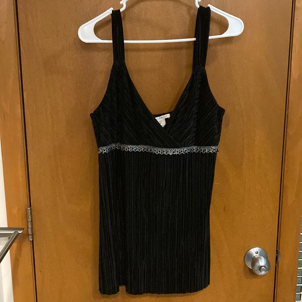 M White House Black Market sleeveless black top, great condition